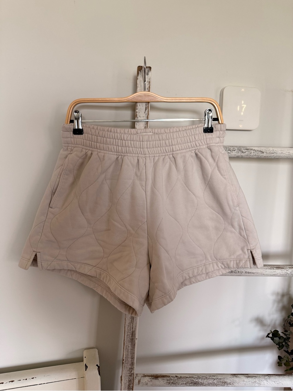 Abercrombie & Fitch Quited Pull On Soft Shorts Medium Highrise EUC Pockets